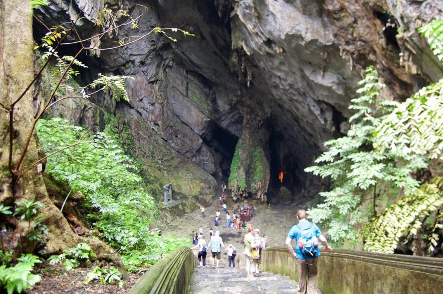 Private Car/Bus Renting Hanoi - Ninh Binh - Halong - Sapa... - The private car and guide setup