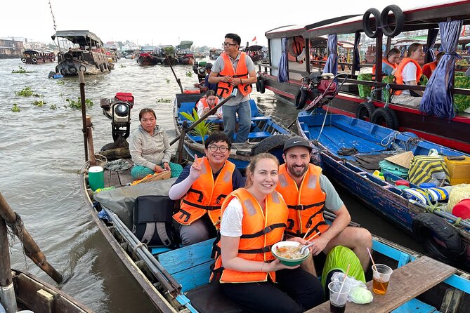 Private ecotour in Can Tho: floating market-nature reserved - Making rice paper and noodles at a local house