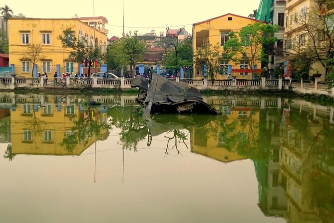 Private Hanoi Motorbike Sightseeing and Food Tour - Railway street and Hanoi’s changing city
