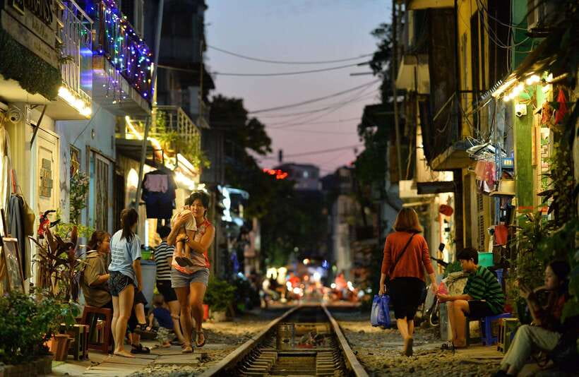 Private Hanoi Walking Tour with visit Train Street - Ta Hien Street and the city after dark