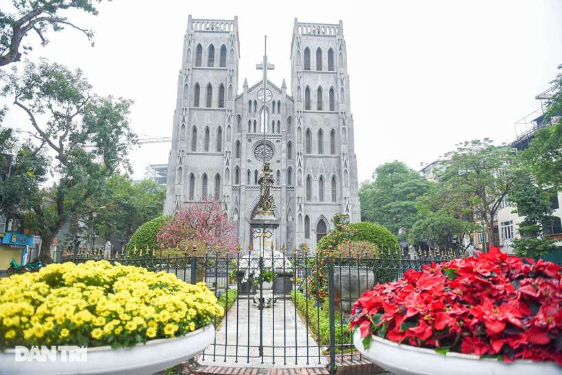 Private Hanoi Walking Tour with visit Train Street - What the private format changes