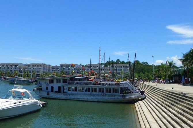 Private transfer between Hanoi and Halong - Hotel pickup in Hanoi’s Old Quarter