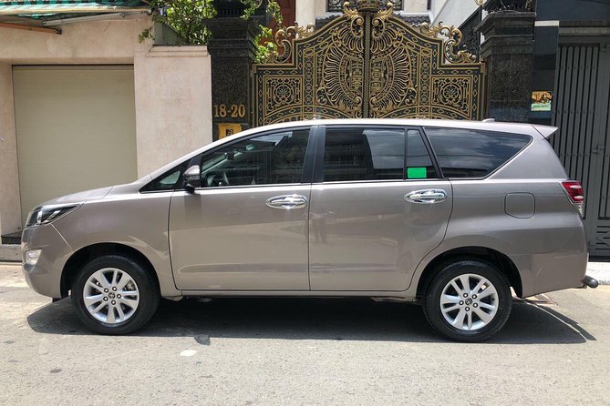 Private transfer between Hanoi and Sapa - Leaving Hanoi in a private car