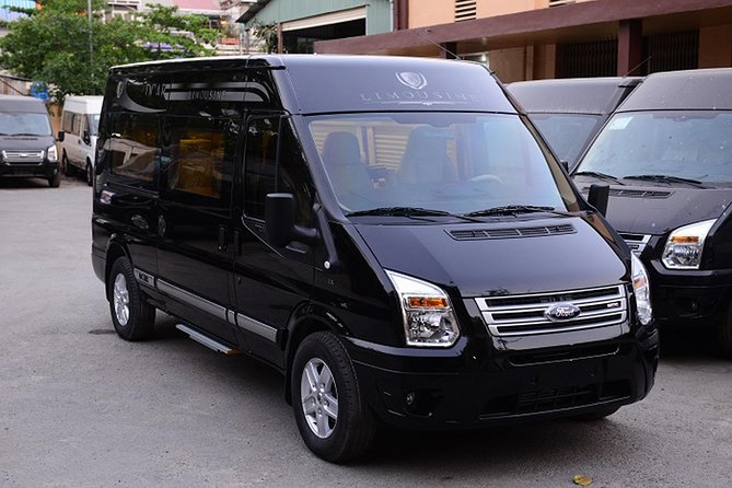 Private Transfers Hanoi <=> Halong One Way by Limousine Vehicles - Airport pickup after a delayed flight