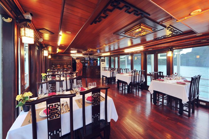 Renea Cruises - BEST Small Boat in Bai Tu Long & Halong Bay - Hanoi to the harbor: a long but simple first morning