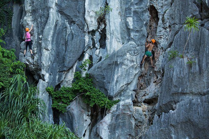 Rock Climbing Tour at Moody Beach - Cruising across Lan Ha Bay to Moody Beach