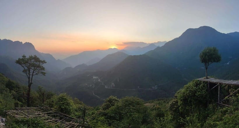 Sapa: Private Highlights Day Tour with Lunch - Guides, cars, and the private format