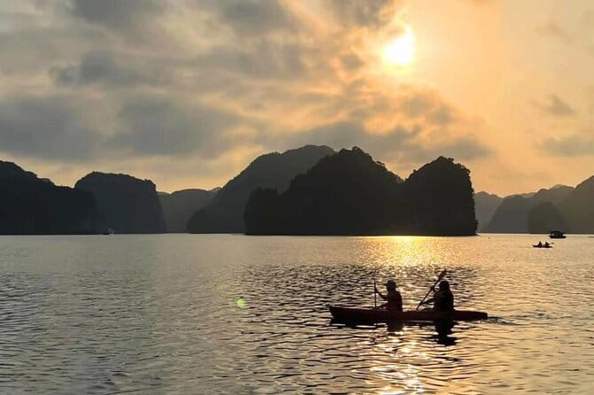 Sunset Tour in Lan Ha Bay | 4-star Daiichi Cruise - The sunset party on the return route