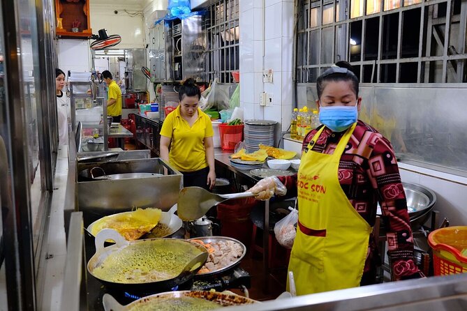 Super Niche Walking Street Food Tour in Ho Chi Minh City - Chợ Lớn and the local banh mi stop
