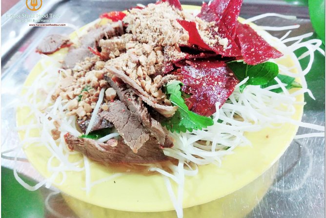 Tasting 8 Different Hanoi Street Foods at Noon Time - What the lunchtime route feels like