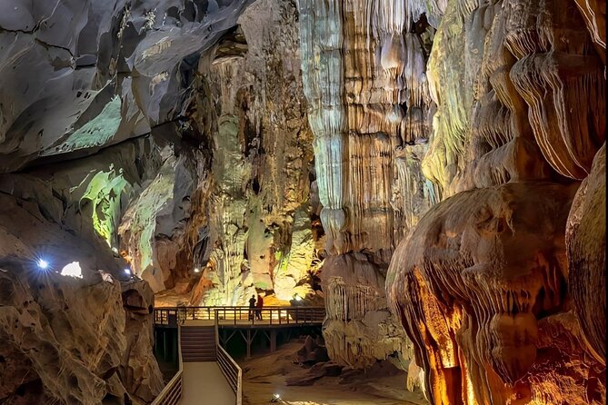 Tour Phong Nha Cave Dragon Boat Half Day - The guides and the human touch