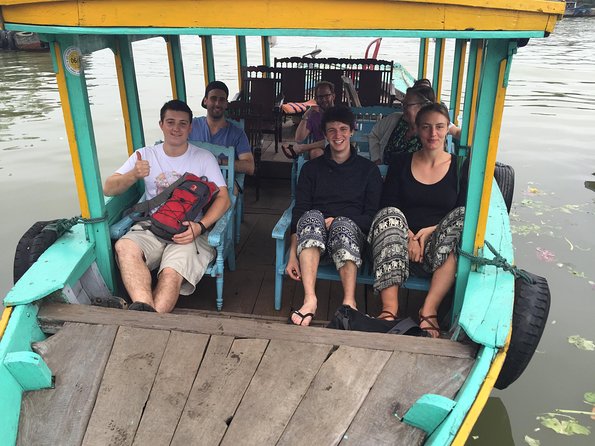 Traditional Cooking Class with Basket Boat Ride and market Tour - What the food and group size mean