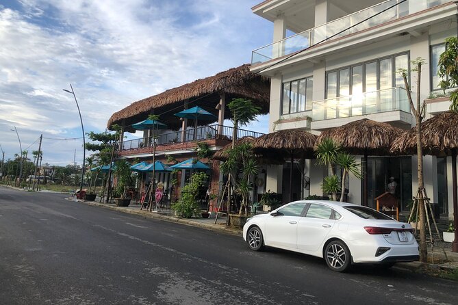 Transfer from Da Nang airport to Hoi An by private cars - The airport meeting point is the detail that matters most