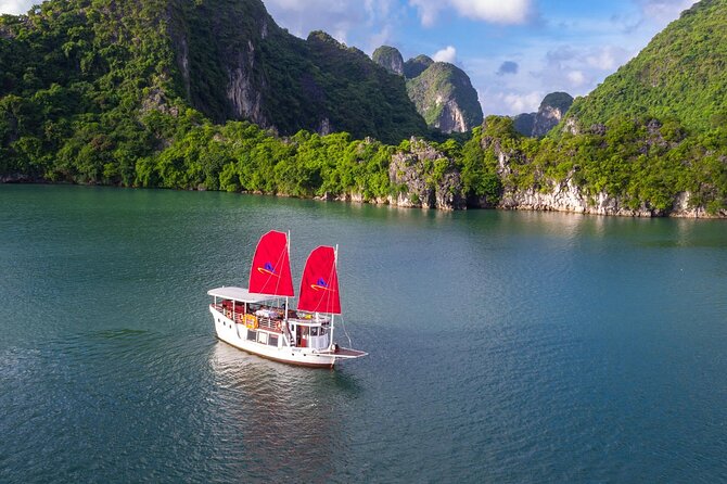 Unique Halong Private Day Cruise - Fishing Village, Kayak - Tien Ong Cave and its limestone shapes