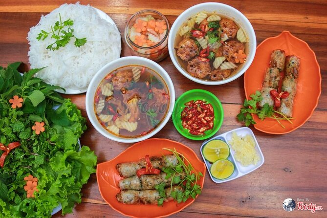 Walking Street Food Tour in Hanoi and Train Street - Why this Hanoi food walk works