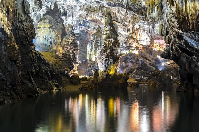 Zipline Dark cave & Paradise cave: Full-day Exploration - Lunch gives the day a useful pause